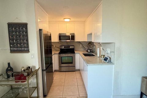 Condominio en alquiler en Miami, Florida, 2 dormitorios, 80.82 m2 № 1948718 - foto 7
