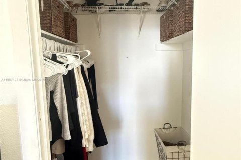 Condominio en alquiler en Miami, Florida, 2 dormitorios, 80.82 m2 № 1948718 - foto 18