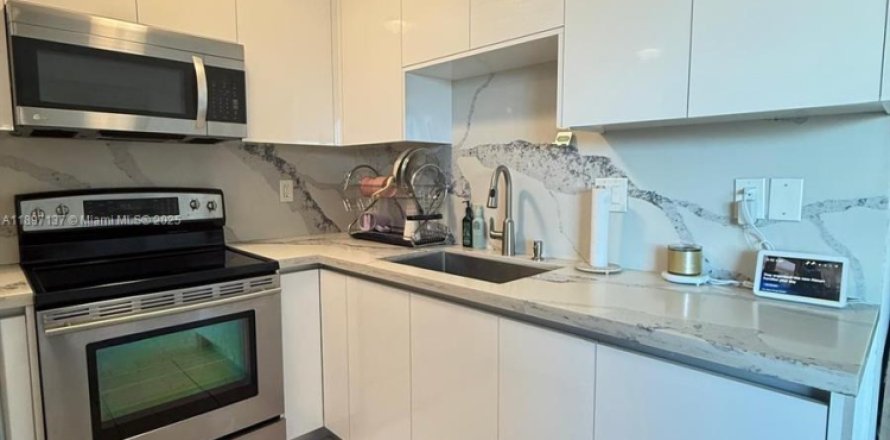 Condominio en Miami, Florida, 2 dormitorios  № 1948718