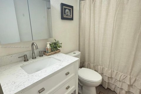 Condominio en alquiler en Miami, Florida, 2 dormitorios, 80.82 m2 № 1948718 - foto 17