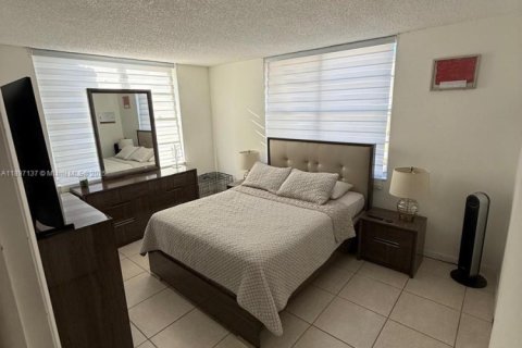 Condominio en alquiler en Miami, Florida, 2 dormitorios, 80.82 m2 № 1948718 - foto 11