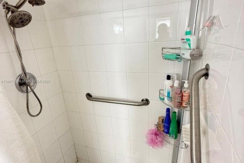 Condominio en alquiler en Miami, Florida, 2 dormitorios, 80.82 m2 № 1948718 - foto 15