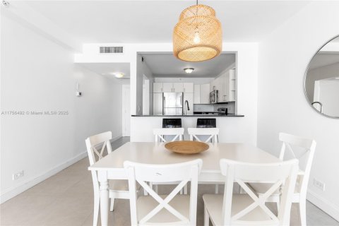 Condominio en venta en Miami Beach, Florida, 2 dormitorios, 122.63 m2 № 1860572 - foto 18
