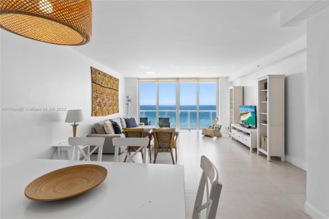 Condominio en venta en Miami Beach, Florida, 2 dormitorios, 122.63 m2 № 1860572 - foto 2