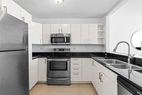 Condominio en venta en Miami Beach, Florida, 2 dormitorios, 122.63 m2 № 1860572 - foto 22