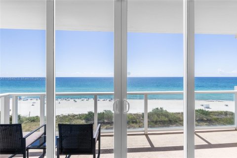 Condominio en venta en Miami Beach, Florida, 2 dormitorios, 122.63 m2 № 1860572 - foto 23