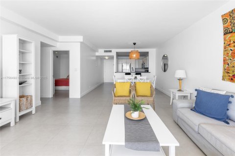 Condominio en venta en Miami Beach, Florida, 2 dormitorios, 122.63 m2 № 1860572 - foto 16