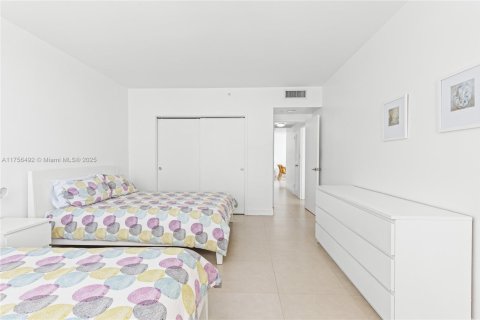 Condominio en venta en Miami Beach, Florida, 2 dormitorios, 122.63 m2 № 1860572 - foto 29