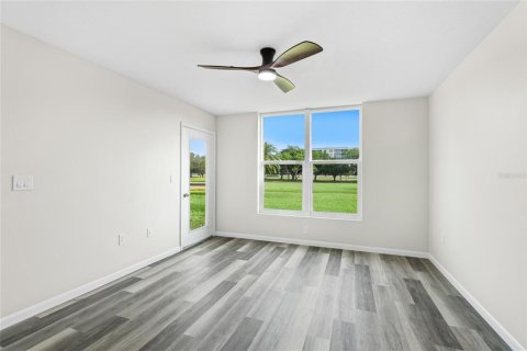 Condo in Bradenton, Florida, 2 bedrooms № 2155672 - photo 12