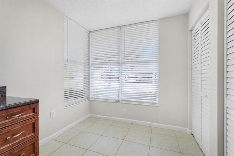 Condo in Bradenton, Florida, 2 bedrooms № 2155672 - photo 10