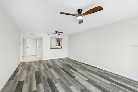 Condo in Bradenton, Florida, 2 bedrooms № 2155672 - photo 7