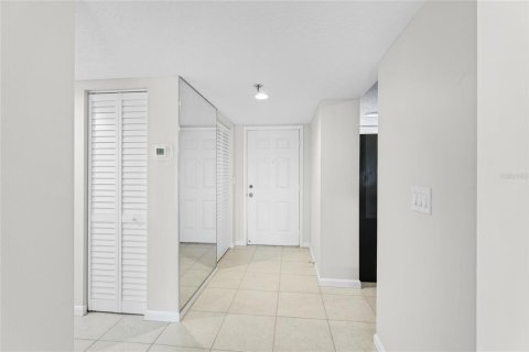 Condo in Bradenton, Florida, 2 bedrooms № 2155672 - photo 3