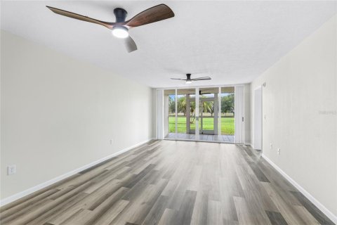 Condo in Bradenton, Florida, 2 bedrooms № 2155672 - photo 5