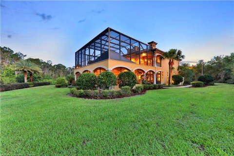 House in Sebring, Florida 5 bedrooms, 792.36 sq.m. № 941282 - photo 1