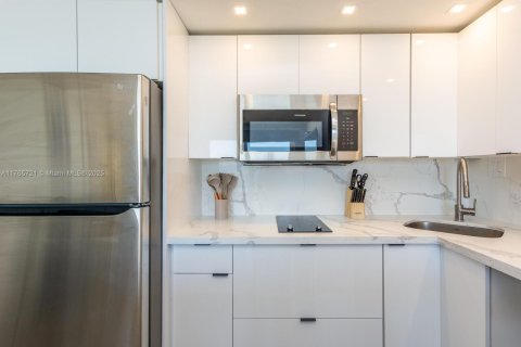Condominio en venta en Sunny Isles Beach, Florida, 1 dormitorio, 40.88 m2 № 1715851 - foto 12