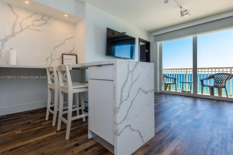 Condominio en venta en Sunny Isles Beach, Florida, 1 dormitorio, 40.88 m2 № 1715851 - foto 1