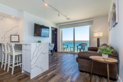 Condominio en venta en Sunny Isles Beach, Florida, 1 dormitorio, 40.88 m2 № 1715851 - foto 2