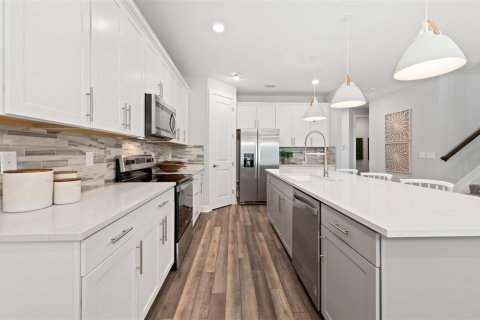 House in SAPPHIRE POINT AT LAKEWOOD RANCH in Lakewood Ranch, Florida 4 bedrooms, 268.86 sq.m. № 1661756 - photo 14