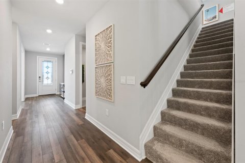 House in SAPPHIRE POINT AT LAKEWOOD RANCH in Lakewood Ranch, Florida 4 bedrooms, 268.86 sq.m. № 1661756 - photo 2
