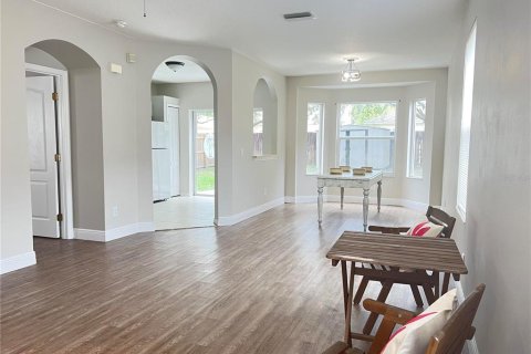 Villa ou maison à louer à Tampa, Floride: 4 chambres, 162.95 m2 № 1900950 - photo 6