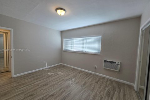 Apartamento en alquiler en Miami Beach, Florida, 1 dormitorio, 65.03 m2 № 1944163 - foto 13
