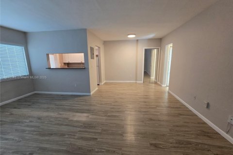 Apartamento en alquiler en Miami Beach, Florida, 1 dormitorio, 65.03 m2 № 1944163 - foto 3