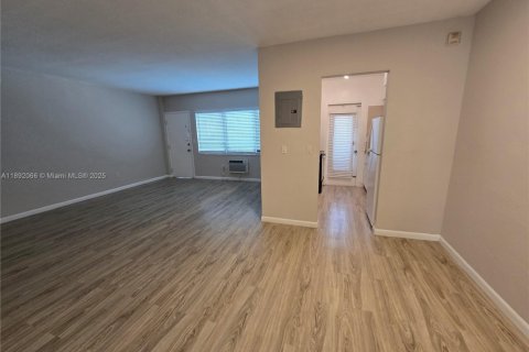 Apartamento en alquiler en Miami Beach, Florida, 1 dormitorio, 65.03 m2 № 1944163 - foto 4