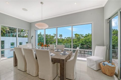 House in Longboat Key, Florida 4 bedrooms, 286.42 sq.m. № 2220496 - photo 26