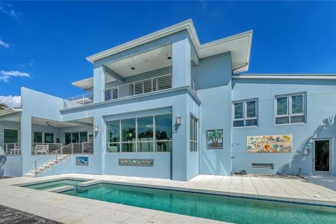 House in Longboat Key, Florida 4 bedrooms, 286.42 sq.m. № 2220496