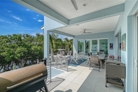 House in Longboat Key, Florida 4 bedrooms, 286.42 sq.m. № 2220496 - photo 11