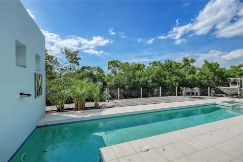 House in Longboat Key, Florida 4 bedrooms, 286.42 sq.m. № 2220496 - photo 17