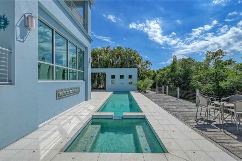 House in Longboat Key, Florida 4 bedrooms, 286.42 sq.m. № 2220496 - photo 16