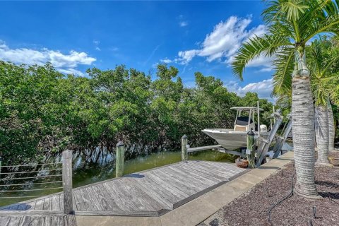 House in Longboat Key, Florida 4 bedrooms, 286.42 sq.m. № 2220496 - photo 21