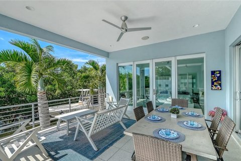 House in Longboat Key, Florida 4 bedrooms, 286.42 sq.m. № 2220496 - photo 12