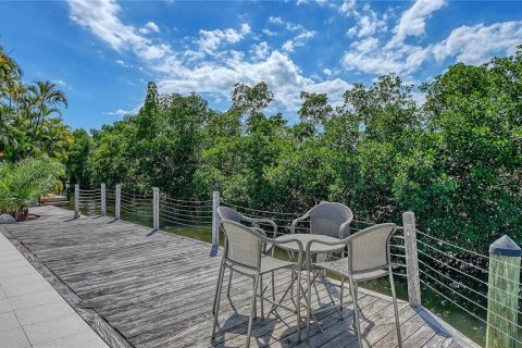 House in Longboat Key, Florida 4 bedrooms, 286.42 sq.m. № 2220496 - photo 20