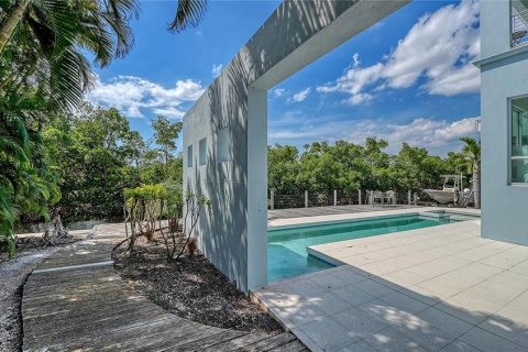 House in Longboat Key, Florida 4 bedrooms, 286.42 sq.m. № 2220496 - photo 19