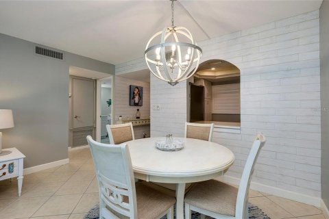 Condominio en alquiler en Sarasota, Florida, 1 dormitorio, 72.46 m2 № 1212654 - foto 2