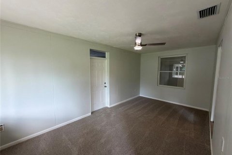 House in Eustis, Florida 3 bedrooms, 135.54 sq.m. № 2394103 - photo 12