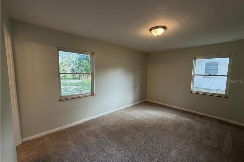 House in Eustis, Florida 3 bedrooms, 135.54 sq.m. № 2394103 - photo 20