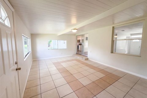 House in Eustis, Florida 3 bedrooms, 135.54 sq.m. № 2394103 - photo 9