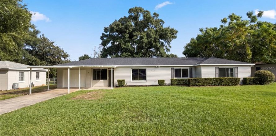 House in Eustis, Florida 3 bedrooms, 135.54 sq.m. № 2394103