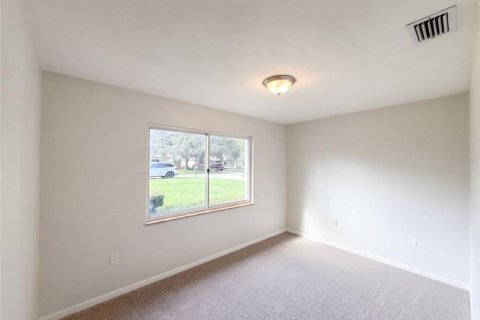 House in Eustis, Florida 3 bedrooms, 135.54 sq.m. № 2394103 - photo 17