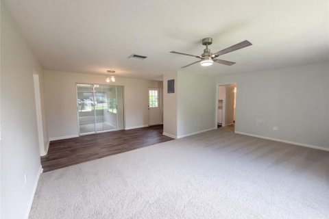 House in Eustis, Florida 3 bedrooms, 135.54 sq.m. № 2394103 - photo 10