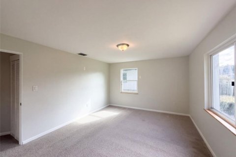 House in Eustis, Florida 3 bedrooms, 135.54 sq.m. № 2394103 - photo 19
