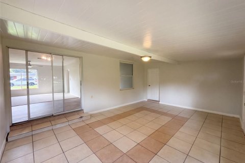 House in Eustis, Florida 3 bedrooms, 135.54 sq.m. № 2394103 - photo 8