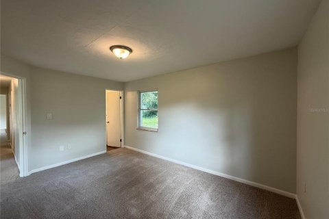 House in Eustis, Florida 3 bedrooms, 135.54 sq.m. № 2394103 - photo 4