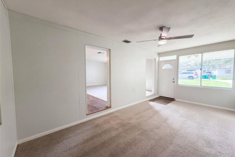 House in Eustis, Florida 3 bedrooms, 135.54 sq.m. № 2394103 - photo 13
