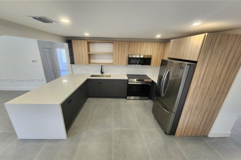 Casa en venta en Miami, Florida, 4 dormitorios, 145.86 m2 № 1887872 - foto 10
