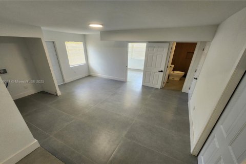 Casa en venta en Miami, Florida, 4 dormitorios, 145.86 m2 № 1887872 - foto 22