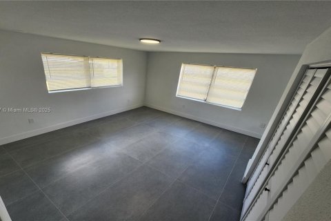 Casa en venta en Miami, Florida, 4 dormitorios, 145.86 m2 № 1887872 - foto 26